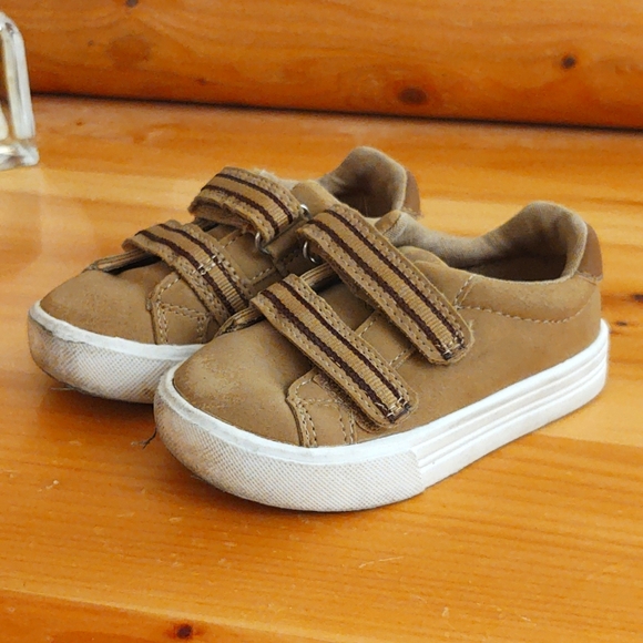 Oshkosh sneakers - Picture 1 of 4